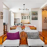 Lisbon Design Flat, Luxury, 7 People, Pool & Garden
