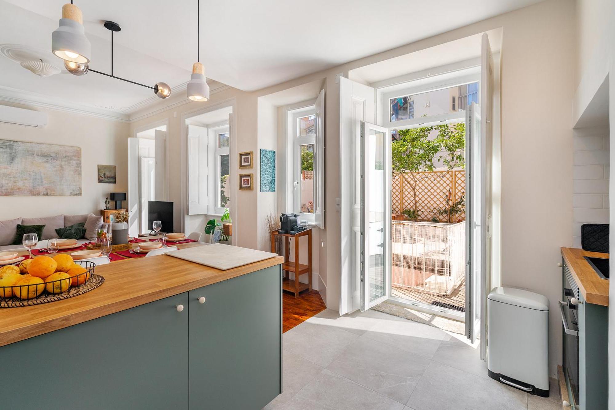 Design Flat, Luxury, 7 People, Pool & Garden Apartment Lisbon